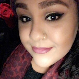 Meet your Posher, Felicia